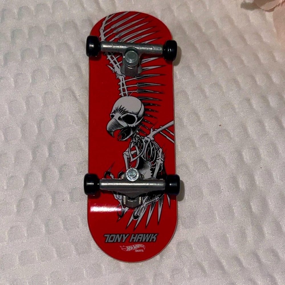 Tony Hawk Red Skeleton Design Fingerboard